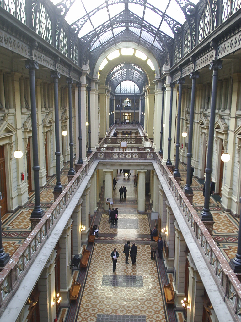 Escalera principal del Palacio de los Tribunales de Justicia, Santiago